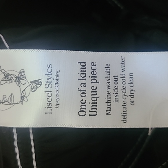 BCBG Dress Size Small Black White Embellished Cut Out Back Cute Travel Casual - Picture 9 of 9